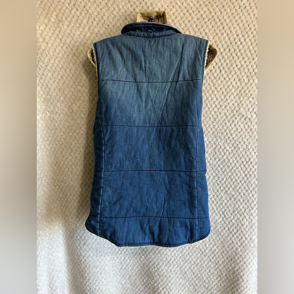 Old Navy Sherpa-Lined Denim Vest. - Picture 5 of 9